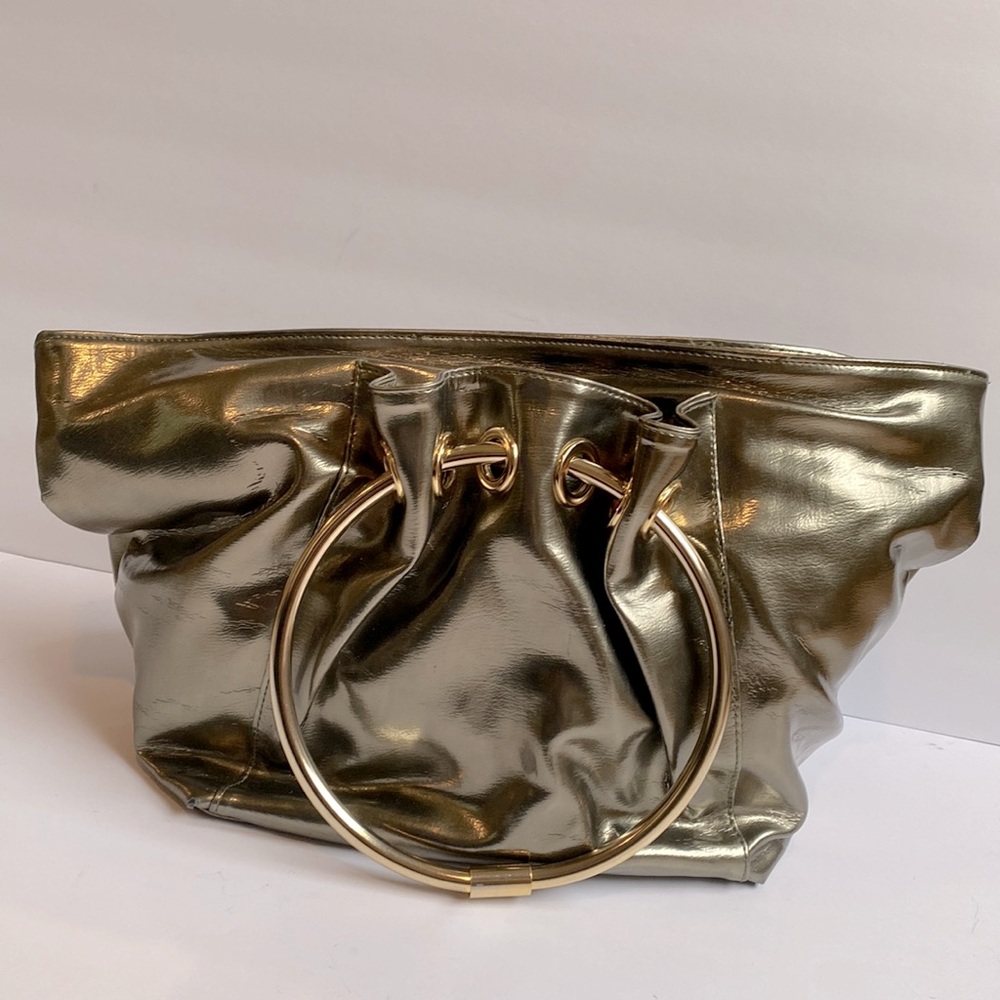 Gold shoulder bag with circle handles
